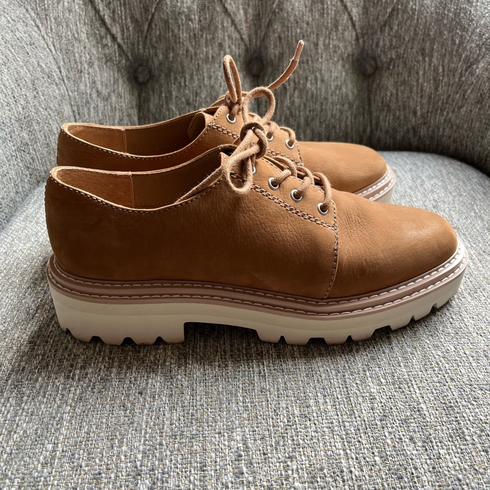 Dolce Vita  suede lug sole shoe.  Size 8 - Picture 4 of 11
